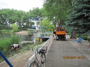Arbeitseinsatz im Schwimmbad