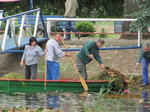 Arbeitseinsatz im Schwimmbad