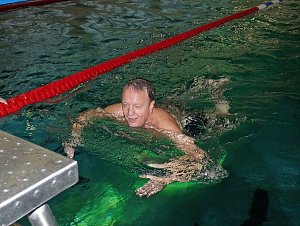 24 Stunden Schwimmen begonnen