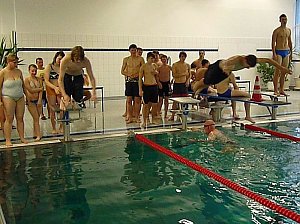24 Stunden Schwimmen begonnen