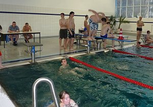 24 Stunden Schwimmen begonnen