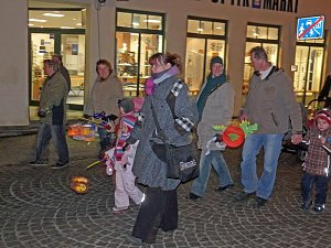 Laternenumzug und Feuerschau