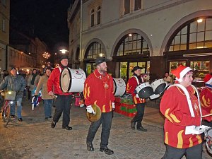 Laternenumzug und Feuerschau