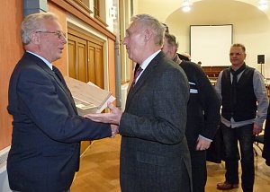 Ehrengabe erhalten