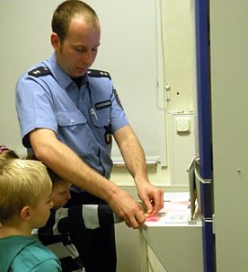 Bild: "Heute gehen wir zur Polizei!"