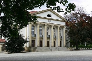 Bild: Musentempel mit Leuchtturmfunktion - die Stadt Nordhausen m&ouml;chte das Theater erhalten wie es ist