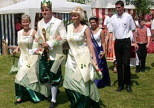 Bild: Gro&szlig;er Festumzug zum 20. Lindenbl&uuml;tenfest