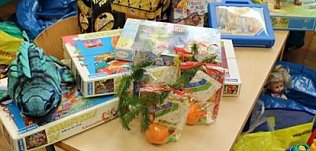Bild: Kleintransporter voll Spielzeug