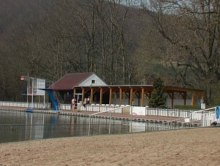 Bild: 11.00 Uhr Sprung ins Wasser