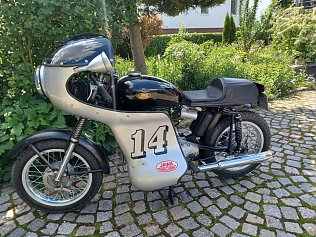 Bild: Jawa 350 Bj. 1958 mit handsignierter Rennverkleidung von Hartmut Tha&szlig;ler Posteingang