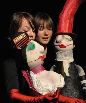 Bild: Puppen unter'm Dach