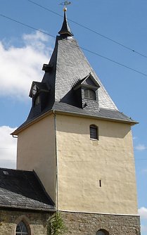 Kirchturm in Schernberg (Foto: Karl-Heinz Herrmann)