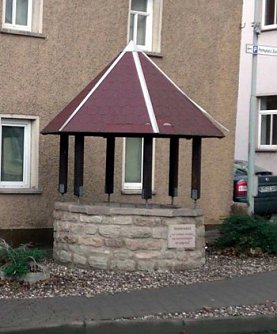 Hausbrunnen (Foto: Karl-Heinz Herrmann)