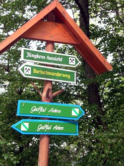 Wanderwegweiser (Foto: Klaus Henze, Artern)