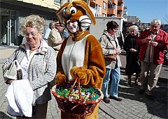 Auf den Spuren des Osterhasen (Foto: Karl-Heinz Herrmann)