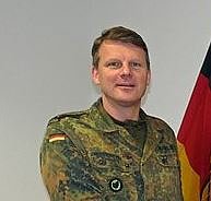 Kommandeur sammelt mit (Foto: Karl-Heinz Herrmann)