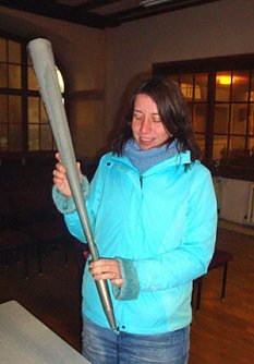 Orgelpfeife kehrt in ihr Heimatinstrument zur&uuml;ck! (Foto: Peter Zimmer)