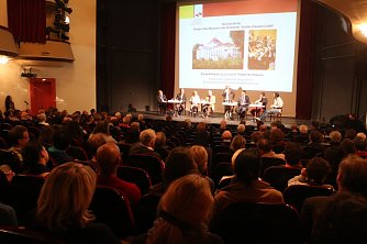 Gekommen waren vor allem die ohnehin Kulturaffinen B&uuml;rger aber noch geht es auch nicht ans "Eingemachte" (Foto: Angelo Glashagel)
