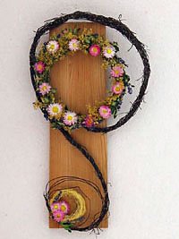 Florale Bilder und Gef&auml;&szlig;e (Foto:  L&auml;ndliche Heimvolkshochschule Th&uuml;ringen e.V.)