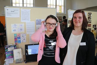 Jugend forscht 2017 - Laura und Pia befassten sich mit Musik und Psyche (Foto: Angelo Glashagel)