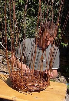 Korbflechten (Foto: Kunsthof Friedrichsrode)