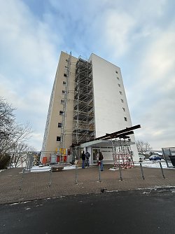 Im Januar haben im Wohngeb&auml;ude Hermann-Danz-Stra&szlig;e 1 in Sondershausenumfassende Modernisierungsarbeiten begonnen. (Foto: Wippertaler Wohnungsbau- und Grundst&uuml;cksgesellschaft)