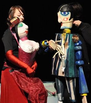 Puppen tanzen lassen (Foto: Matthias Bormann)