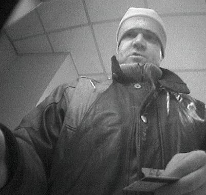Betr&uuml;ger gesucht Foto: Polizei