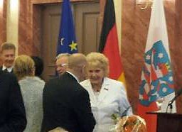 Verdienstmedaille des Verdienstordens f&uuml;r Waltraud Maletschek (Foto: Privat)