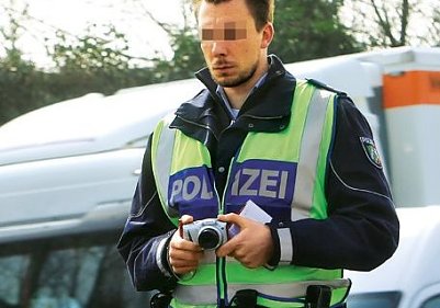Die Polizei filmt zur&uuml;ck (Foto: AutoBild)