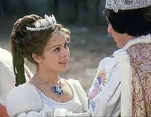 Weihnachtsmarkt und Freilichtkino (Foto: DEFA-Stiftung / Josef Illik)