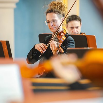 Sophia Dobra steht im Mittelpunkt des Konzertes. (Foto: Marco Kneise)