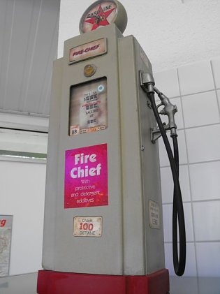 Bild: Retro Zapfs&auml;ule