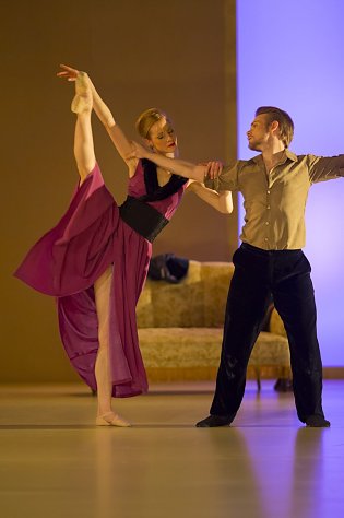 Bild: Probenfoto: Johanna Schnetz (Marguerite), Johannes Ro&szlig;teutscher (Armand)