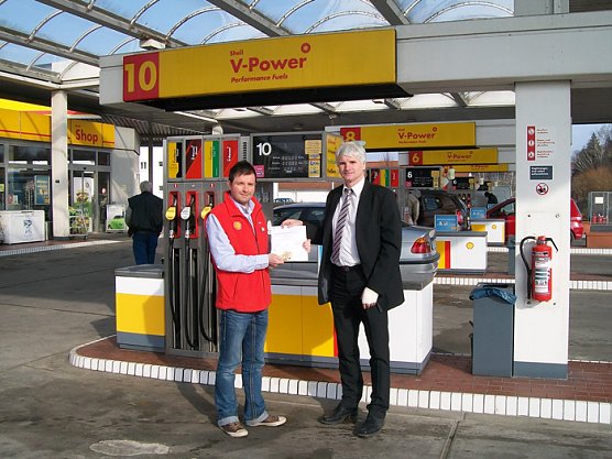 Shell-Bonusaktion (Foto: Wahlkreisbüro Selle) Shell-Bonusaktion (Foto: Wahlkreisbüro Selle)