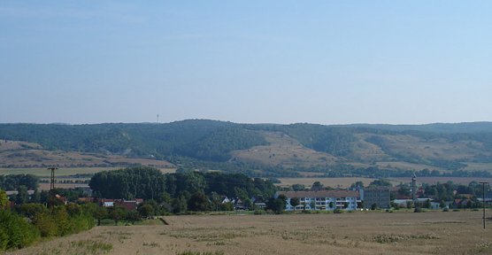 Blick auf Rottleben aus Richtung Göllingen kommend (Foto: Karl-Heinz Herrmann) Blick auf Rottleben aus Richtung Göllingen kommend (Foto: Karl-Heinz Herrmann)