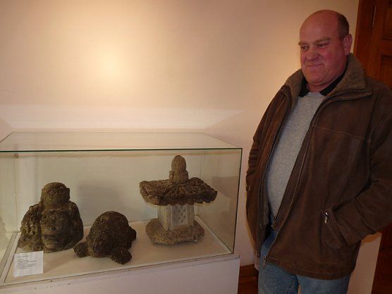 In Keramik und Stein (Foto: Karl-Heinz Herrmann)