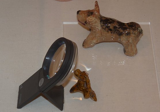 In Keramik und Stein (Foto: Karl-Heinz Herrmann)