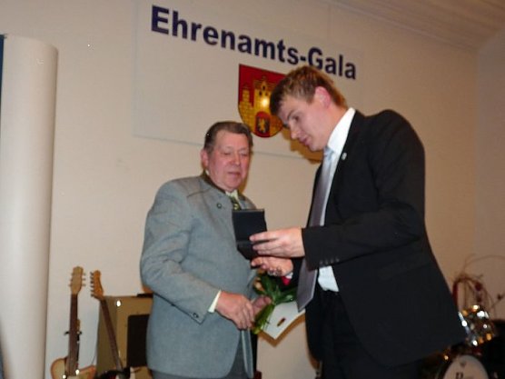 Ehrenarbeit gewürdigt (Foto: Karl-Heinz Herrmann) Ehrenarbeit gewürdigt (Foto: Karl-Heinz Herrmann)