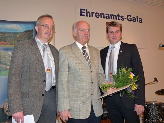 Ehrenarbeit gewürdigt (Foto: Karl-Heinz Herrmann) Ehrenarbeit gewürdigt (Foto: Karl-Heinz Herrmann)