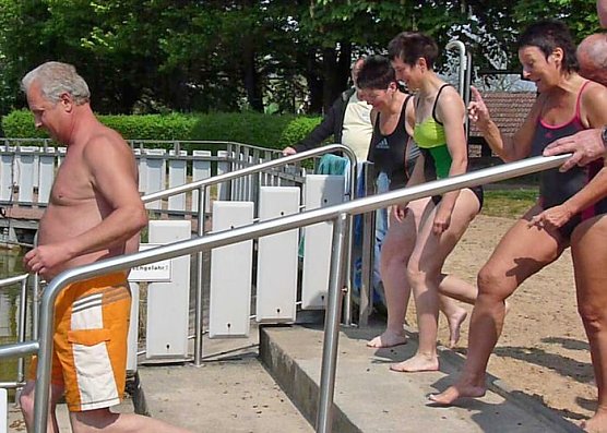 Spaß beim Anbaden (Foto: Karl-Heinz Herrmann) Spaß beim Anbaden (Foto: Karl-Heinz Herrmann)