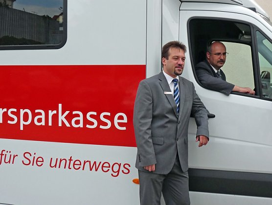 Neuer Sparkassenbus (Foto: Karl-Heinz Herrmann)