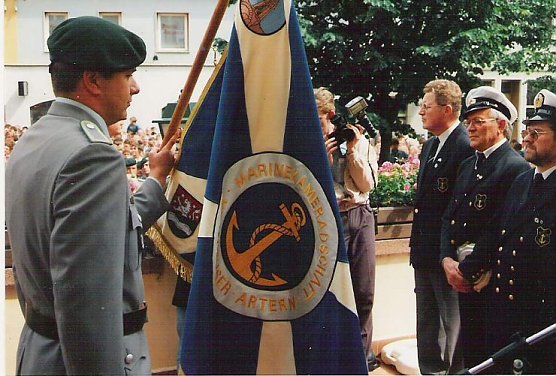 Fahnenweihe 1994 (Foto: Henze) Fahnenweihe 1994 (Foto: Henze)