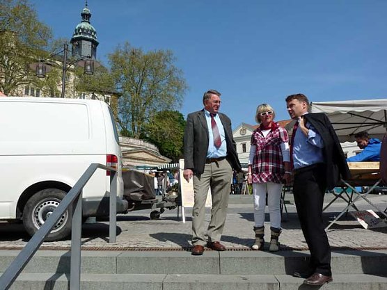 Losverkauf f&uuml;r den Schiefen (Foto: Karl-Heinz Herrmann)