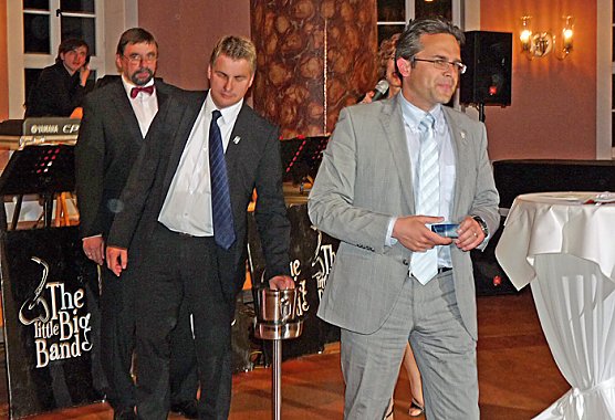 Bei Tombola abgeräumt? (Foto: Karl-Heinz Herrmann) Bei Tombola abgeräumt? (Foto: Karl-Heinz Herrmann)