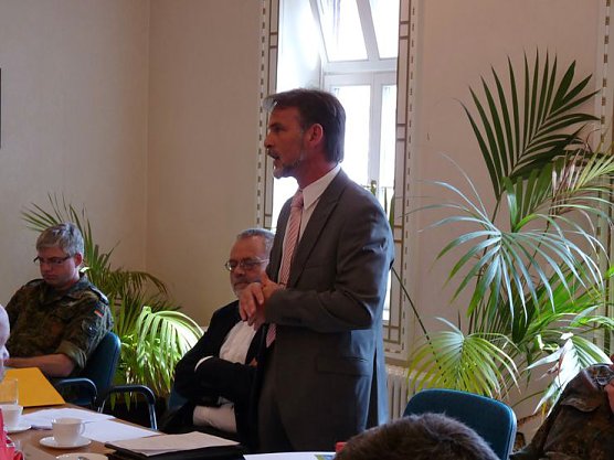 Diskussion um Bundeswehrstandorte (Foto: Karl-Heinz Herrmann) Diskussion um Bundeswehrstandorte (Foto: Karl-Heinz Herrmann)