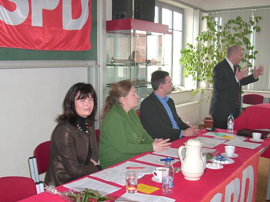 Pr&auml;sidium Kreisparteitag SPD (Foto: Karl-Heinz Herrmann)