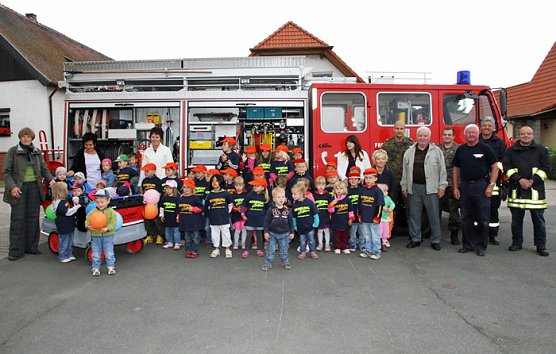 Besuch bei der Feuerwehr (Foto: Günter Herting) Besuch bei der Feuerwehr (Foto: Günter Herting)