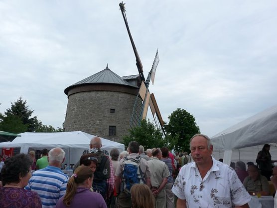 Gedränge an der Mühle (Foto: Karl-Heinz Herrmann) Gedränge an der Mühle (Foto: Karl-Heinz Herrmann)