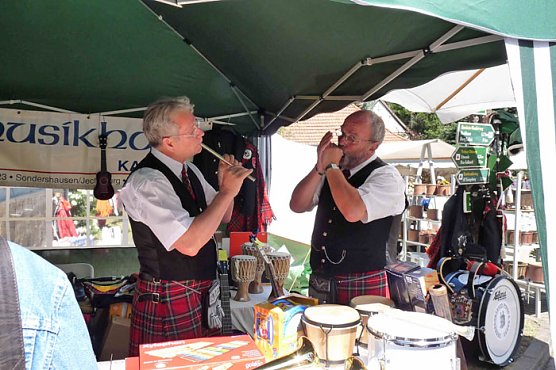 Bummel über Kunstmarkt (Foto: Ilona Constabel) Bummel über Kunstmarkt (Foto: Ilona Constabel)